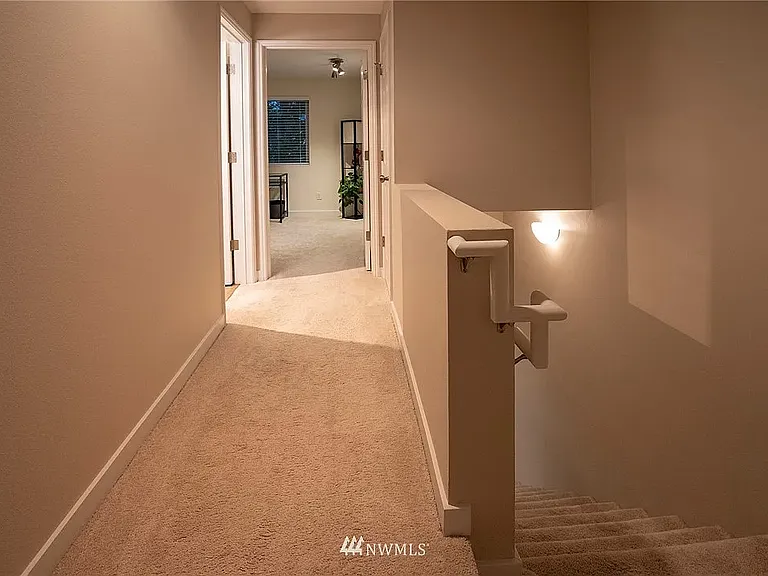 6811 SE Cougar Mountain Way — Photo 11