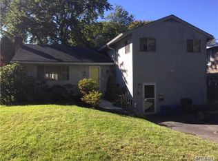 2 Cornwall Ln #B, Port Washington, NY 11050