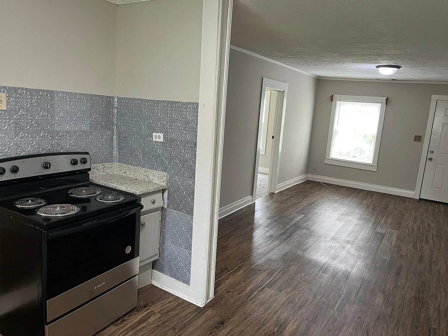 3 bed, 1.5 bath, 1000 sqft, $1,150 — Photo 4