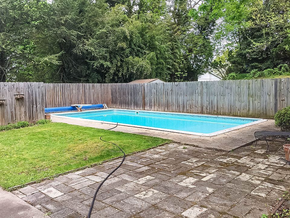 2nd image of 1372 Bradley Ave