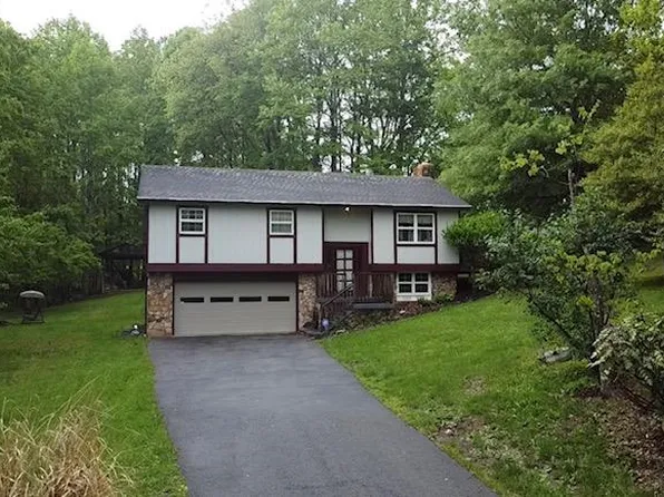 3257 Beeson Rd, Lashmeet, WV 24733