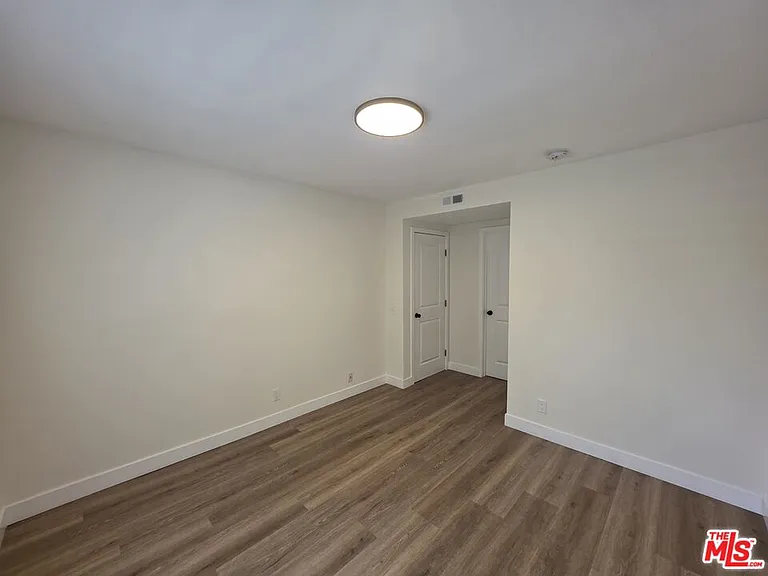 535 W 4th St #110 — Photo 21