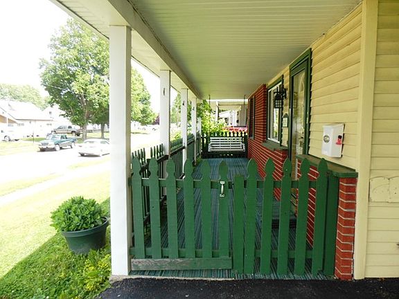 4th image of 520 E 3rd St