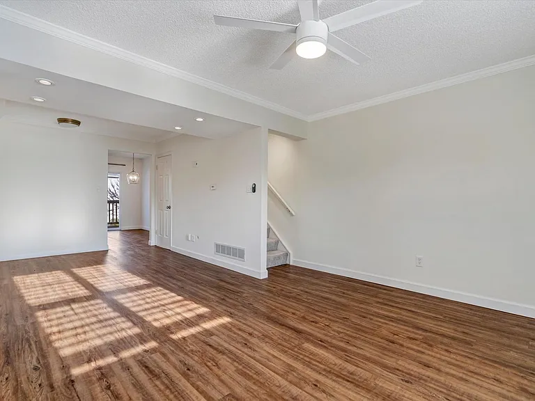 9083 W Swan Cir — Photo 4