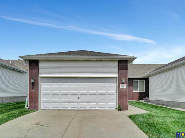 2450 City View Ct, Lincoln, NE 68521