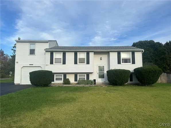 9469 Lebeau Ln, Brewerton, NY 13029