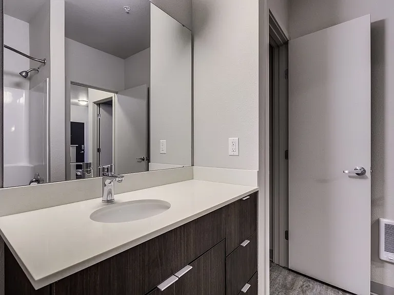 Union Park Apartments — Photo 6