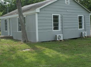 210 Wooley St, Normangee, TX 77871