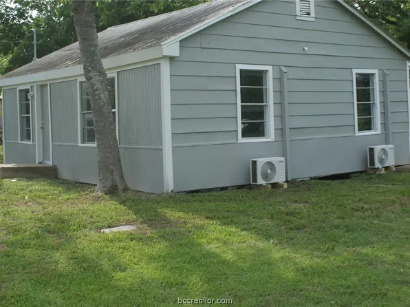 210 Wooley St, Normangee, TX 77871
