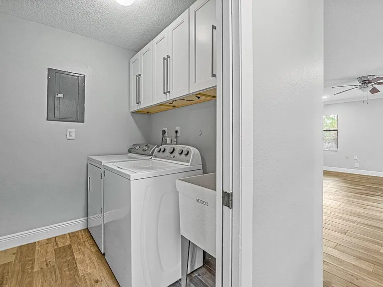 1849 Tulip Ln — Photo 24