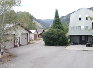 127 Cottonwood Ct, Thayne, WY 83127