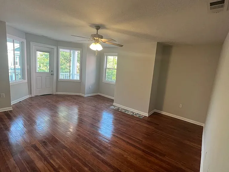 405 E Duffy St — Photo 9