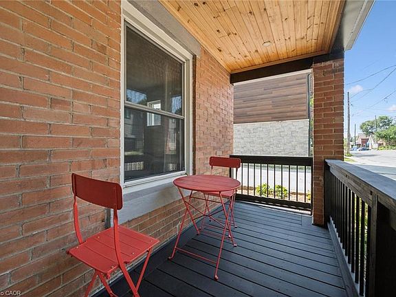 5th image of 131 Surrey St E