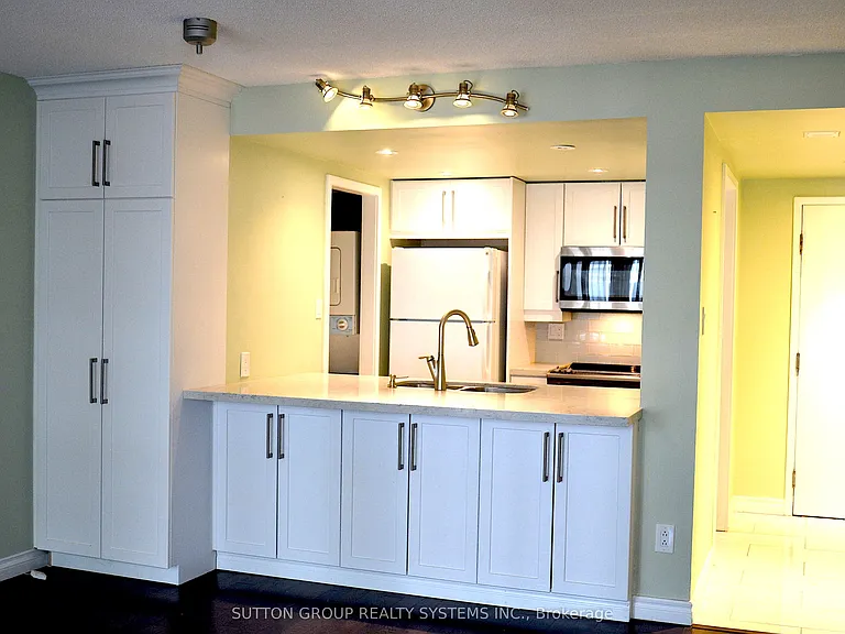 717 Bay St #1809 — Photo 4