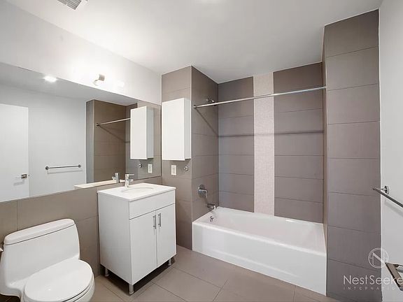 5th image of 11-39 49th Ave #1033