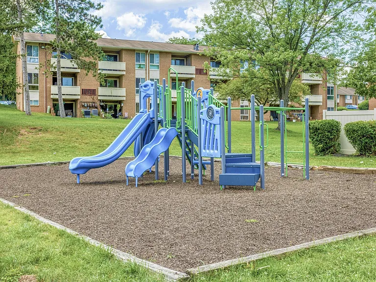 Capital Pointe Apartments — Photo 15