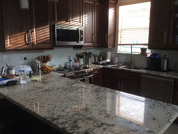 Kitchen Granite and Cabinets