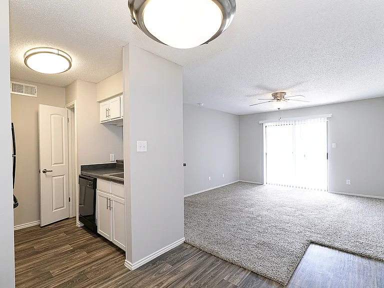 City Crest Apartments — Photo 68