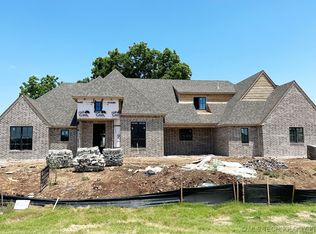 18979 E White Willow Pass, Owasso, OK 74055