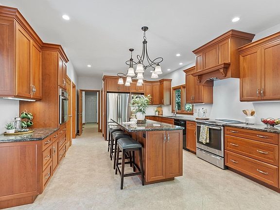 4th image of 113 Patch Hill Rd