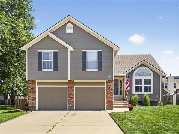 1403 Tabitha Ln, Greenwood, MO 64034