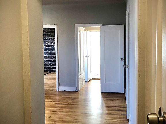3rd image of 427 S Mariposa Ave #10467493