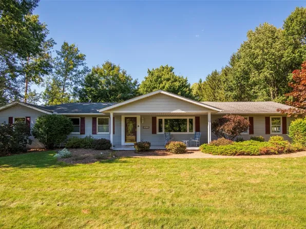 3840 Chapel Hill Dr, Erie, PA 16506