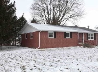 811 S Walnut St, Delavan, IL 61734