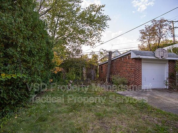 3rd image of 4742 Burleigh Rd