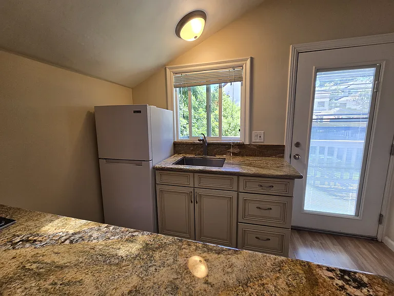 4072 Howard St #1 — Photo 3