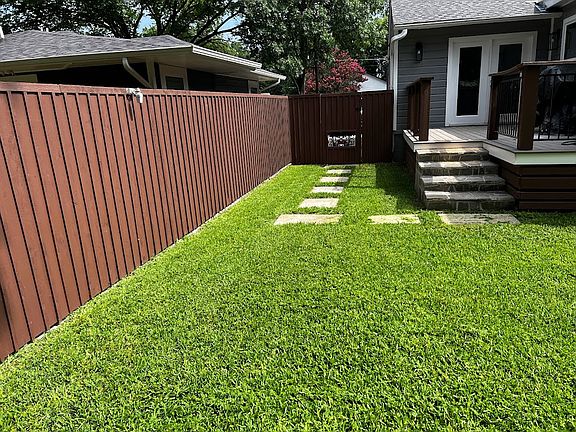 14x20 deck off kitchen with gated access