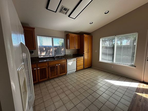 4th image of 4901 Hillridge Way