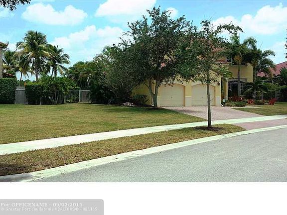 2nd image of 664 Verona Pl