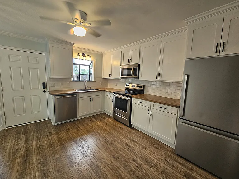 634 Cobblestone Dr — Photo 2