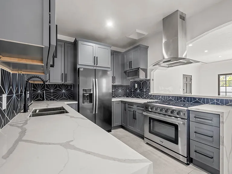1415-1419 S Sherbourne Dr — Photo 2