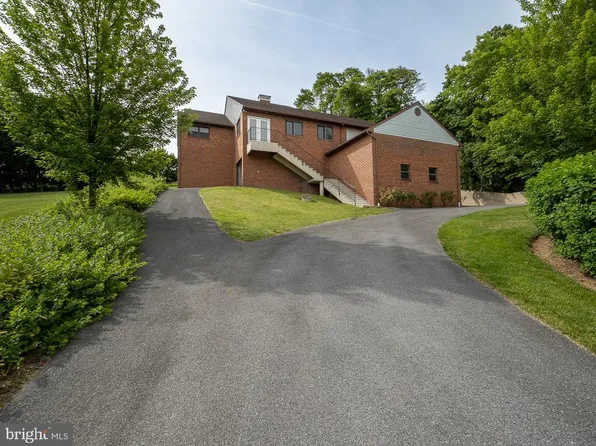 466 White Oak Ln, Leesport, PA 19533