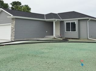 3242 Wendell Dr, Hastings, NE 68901