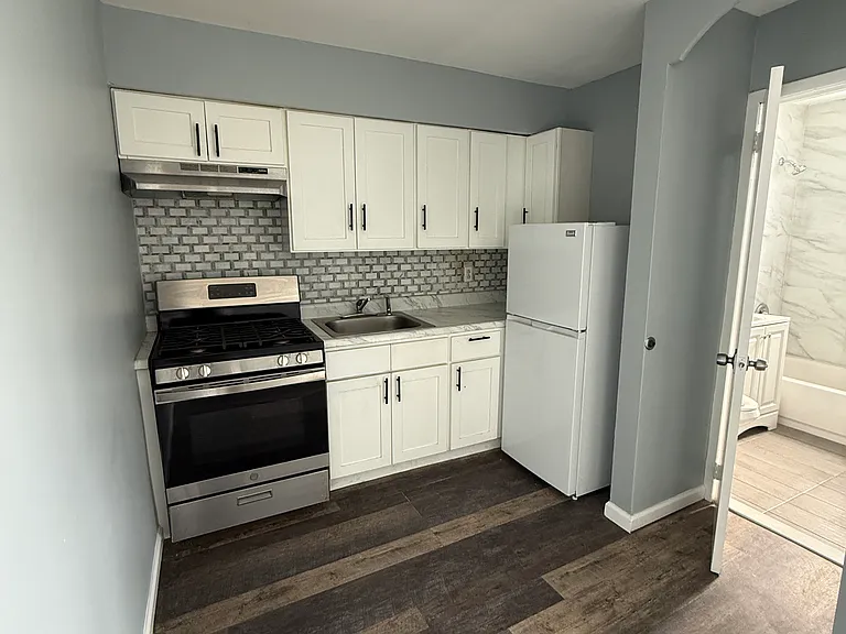 1425 E Saint Georges Ave #4B — Photo 2