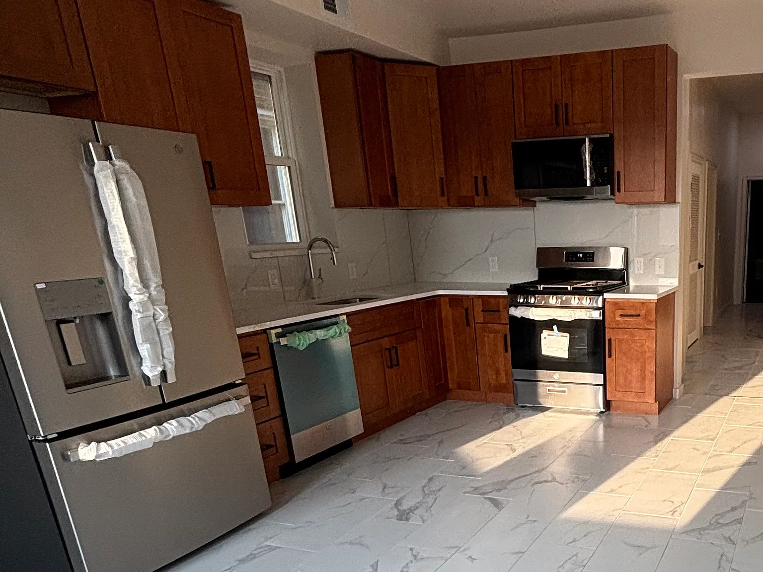 5 bed, $3,650 — Photo 1