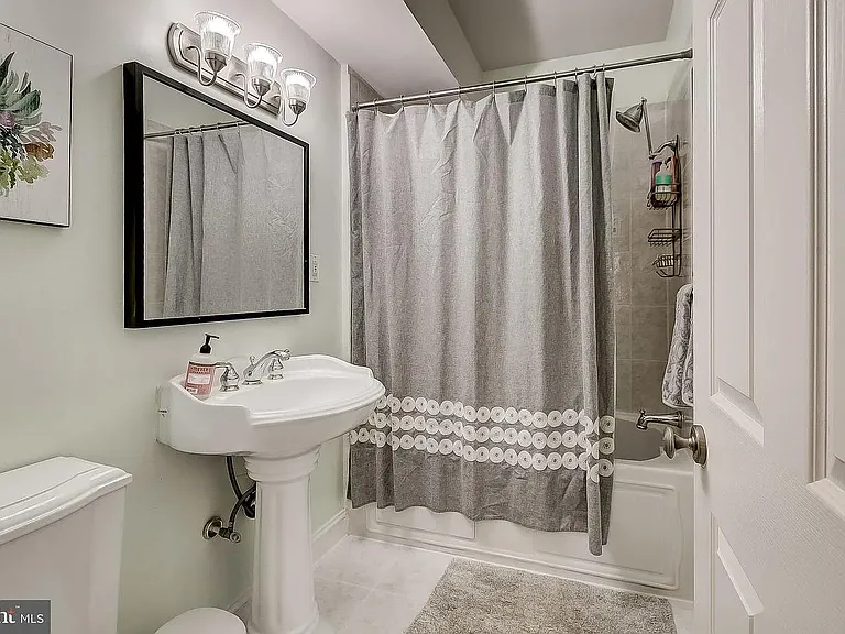 1636 S Hanover St — Photo 11