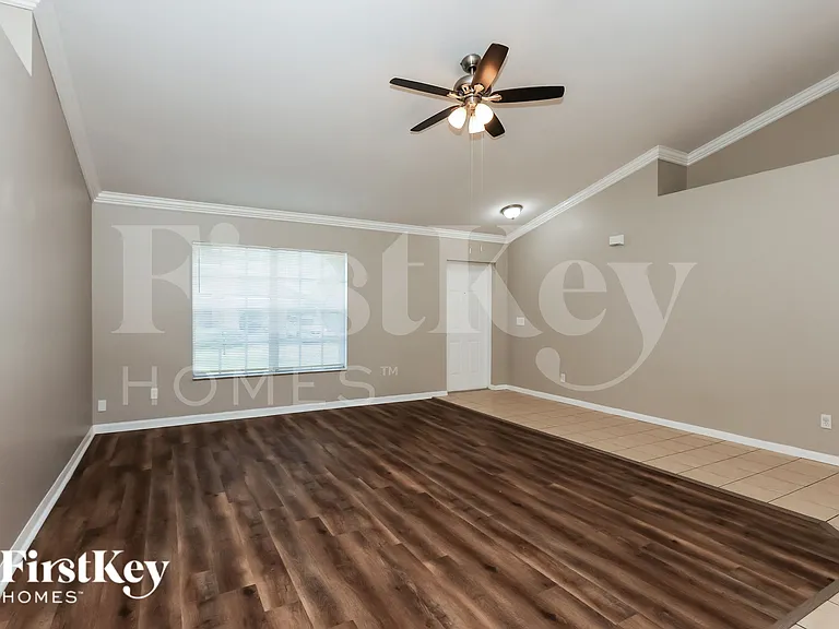 3807 25th St SW — Photo 3
