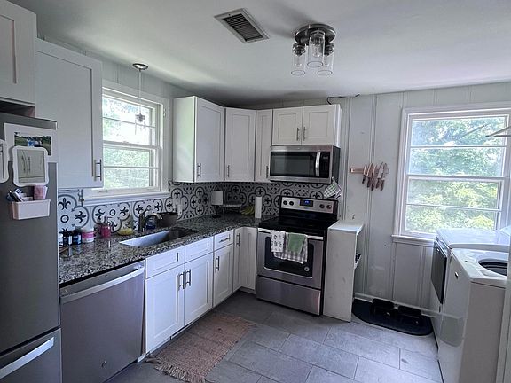 4th image of 2626 Malden Dr