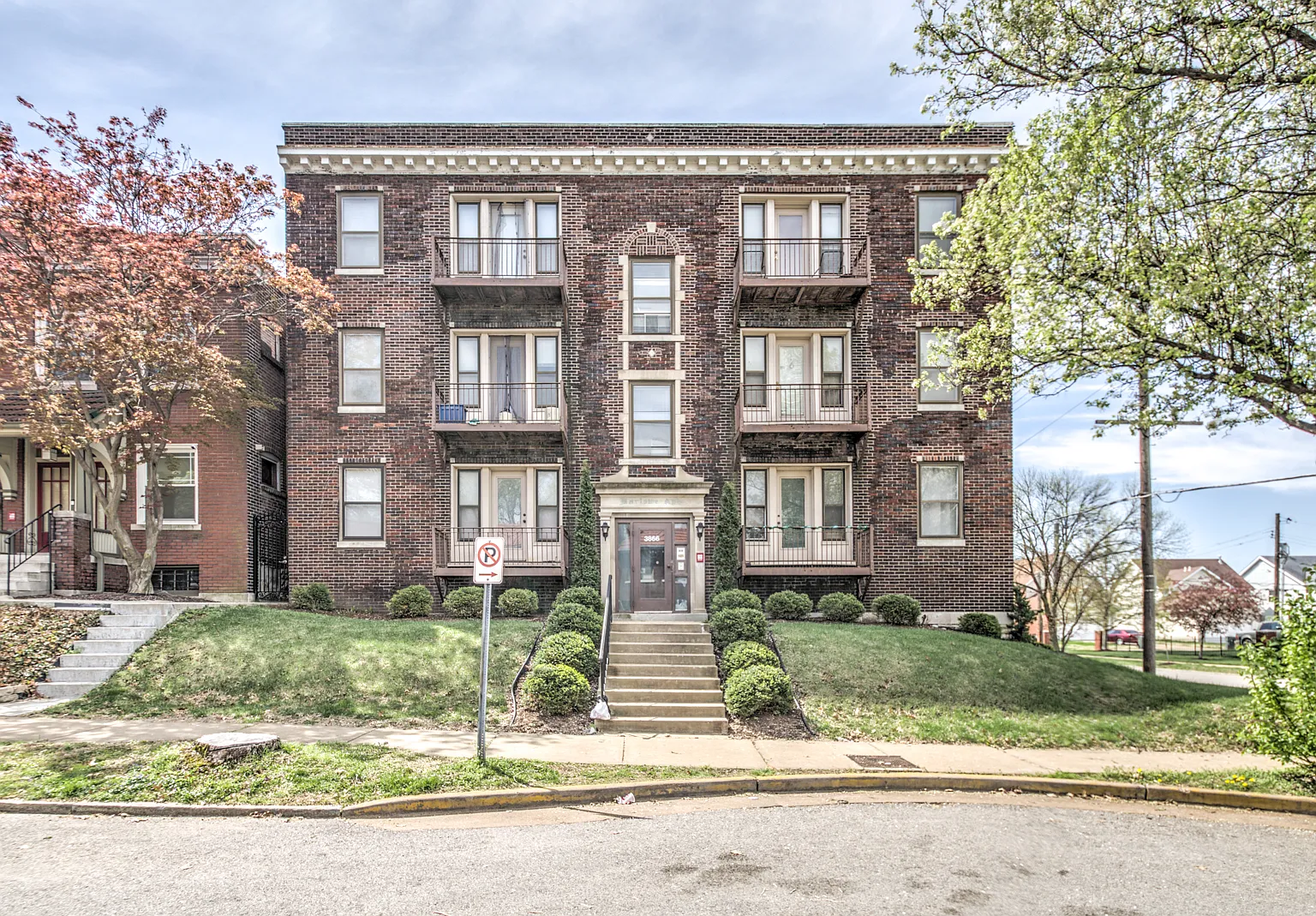 1 bed, 1.0 bath, 550 sqft, $899 — Photo 1