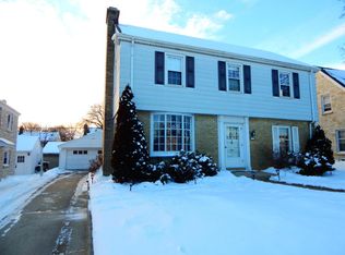 2911 N 67th St, Milwaukee, WI 53210