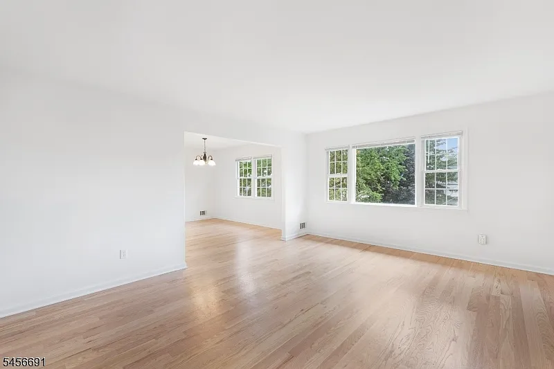 3 bed, 2.0 bath, $4,100 — Photo 4