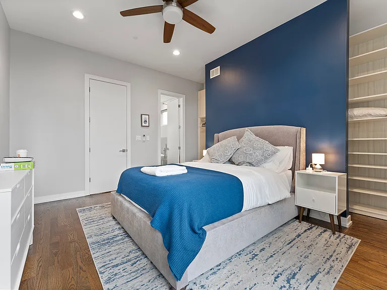 2437 W Jackson Blvd — Photo 16