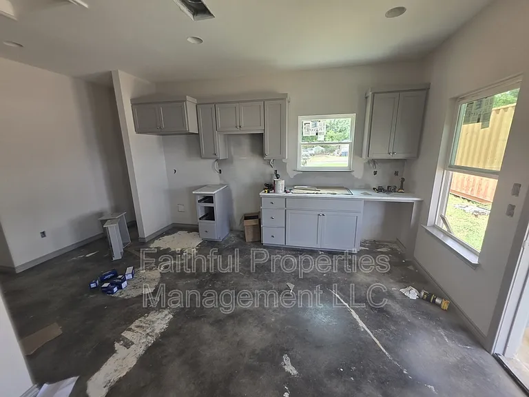 405 N Logan Ln #A — Photo 5