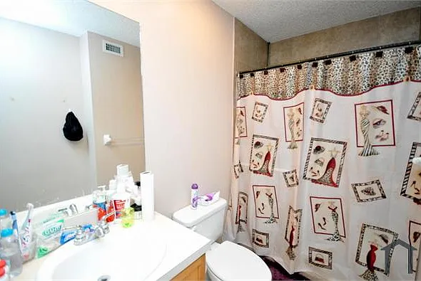 2212 White Pine Cir #B — Photo 9