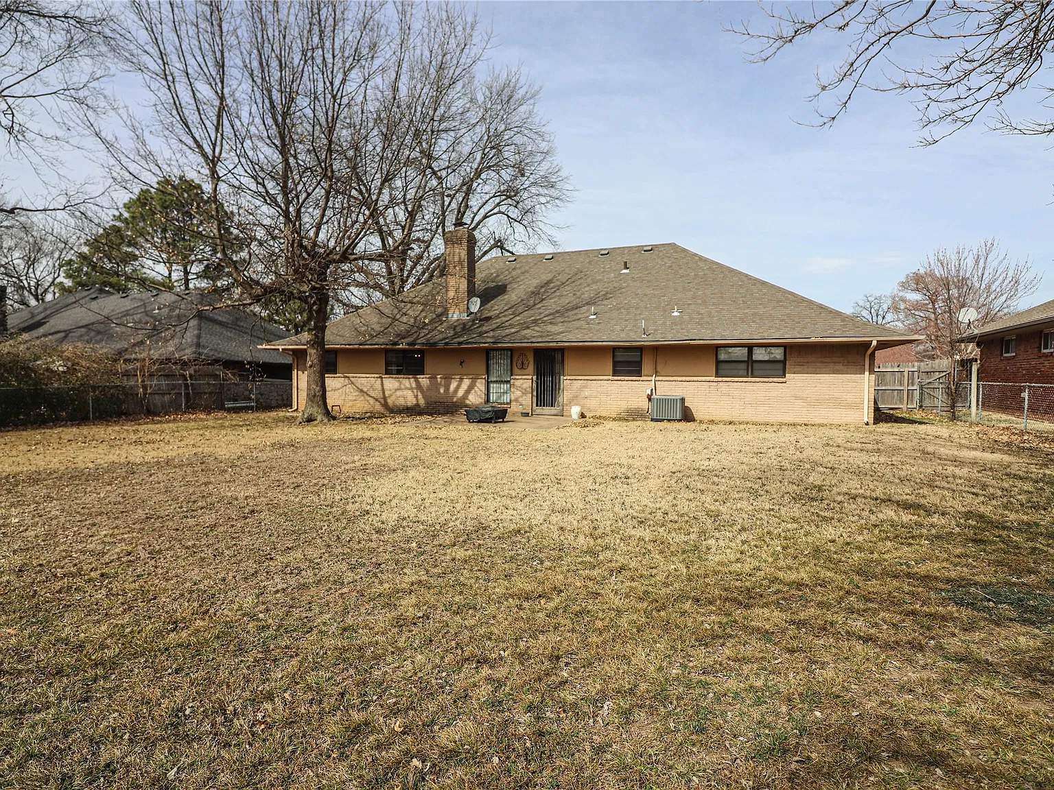 3 bed, 2.0 bath, 1905 sqft, $1,750 — Photo 4