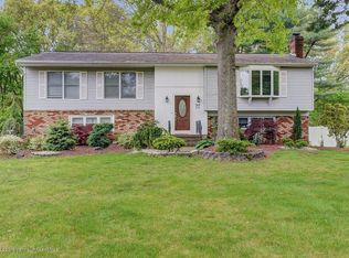 30 Merion Dr, Manalapan, NJ 07726
